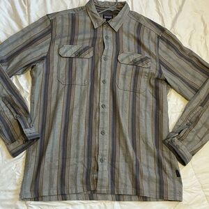 Patagonia Men’s Fjord Flannel Shirt Feather Grey Stripe Organic Cotton Size L